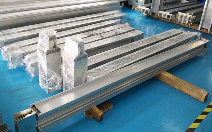 母線槽分類對(duì)比，密集絕緣型與空氣絕緣型的不同